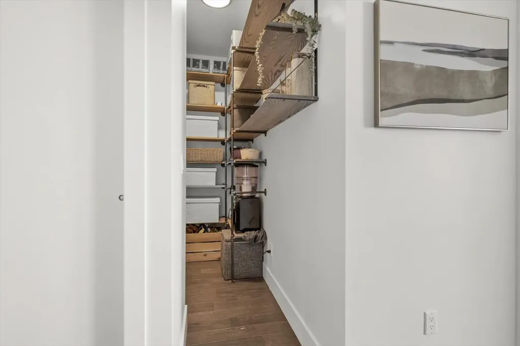 2505 17 Avenue SW Calgary AB T3E 7V3
