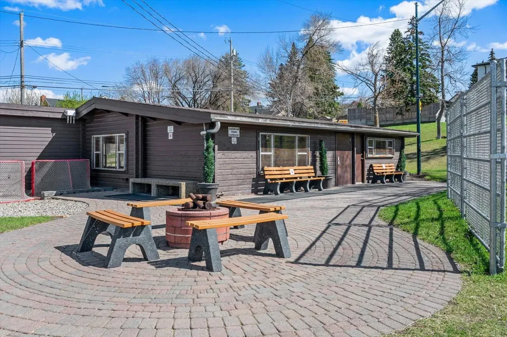 2505 17 Avenue SW Calgary AB T3E 7V3
