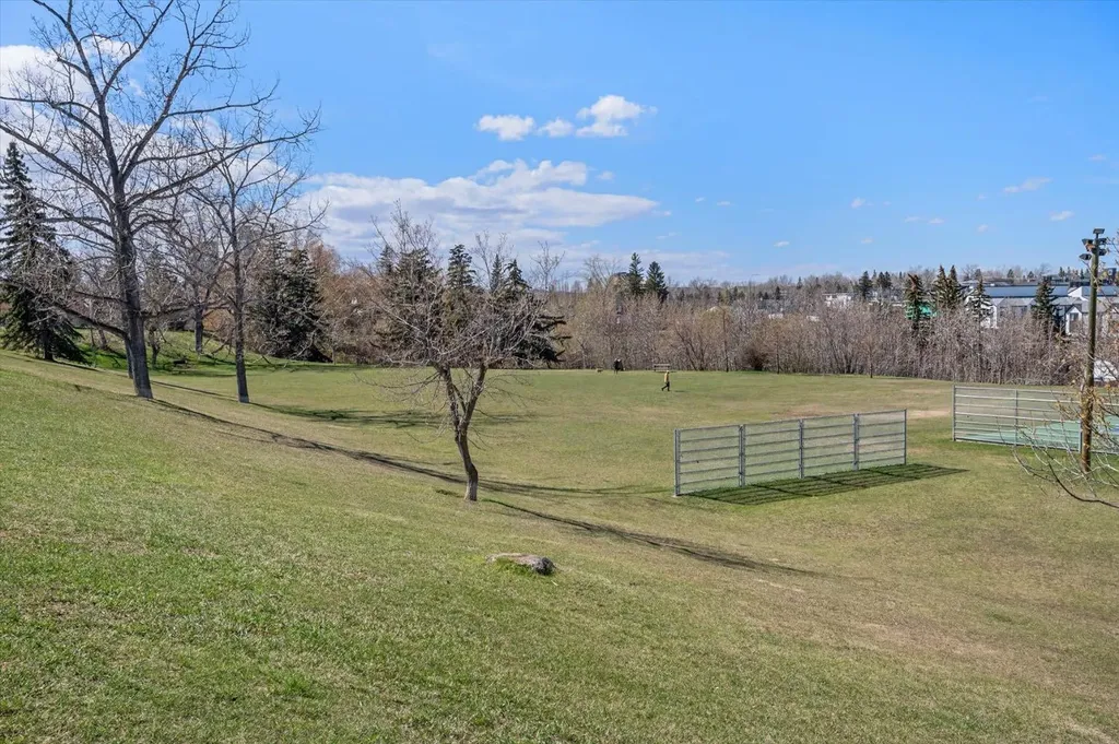 2505 17 Avenue SW Calgary AB T3E 7V3