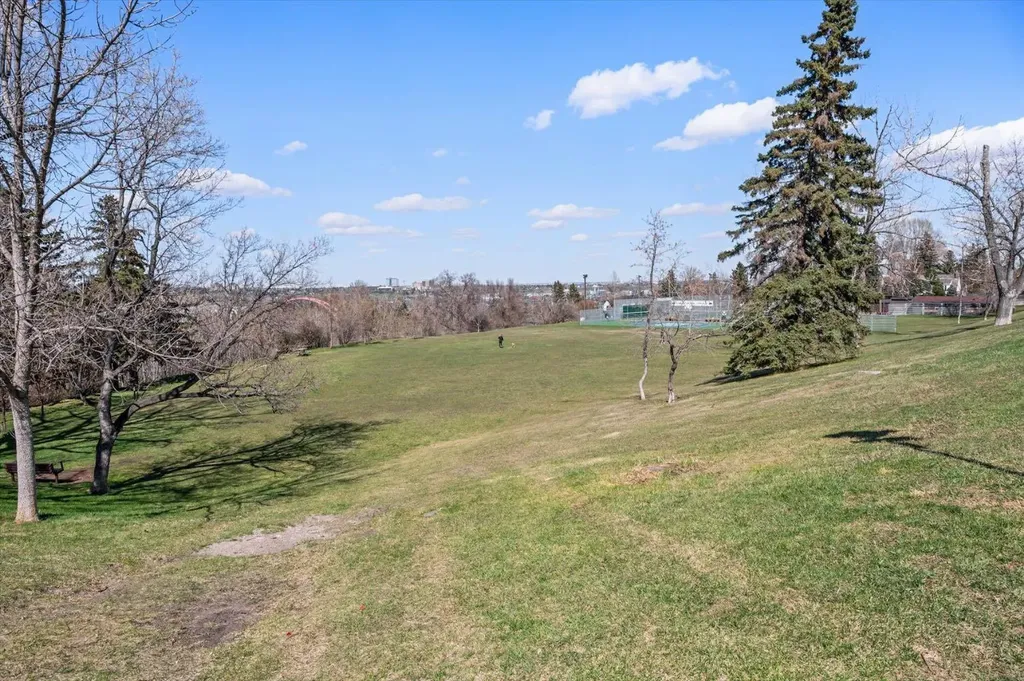 2505 17 Avenue SW Calgary AB T3E 7V3