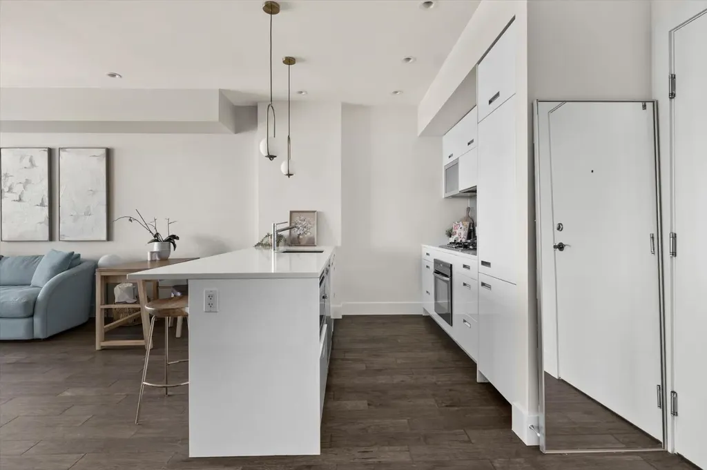 2505 17 Avenue SW Calgary AB T3E 7V3