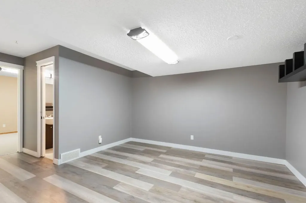 18 West Springs Gate SW Calgary AB T3H4P5