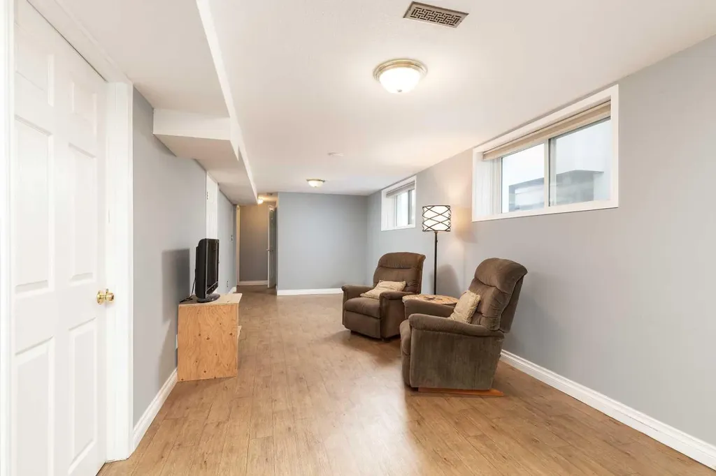 1902 7 Avenue S Lethbridge AB T1J 1M3