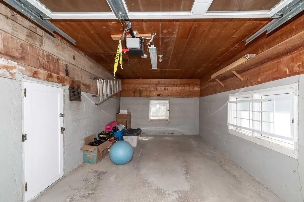 1902 7 Avenue S Lethbridge AB T1J 1M3