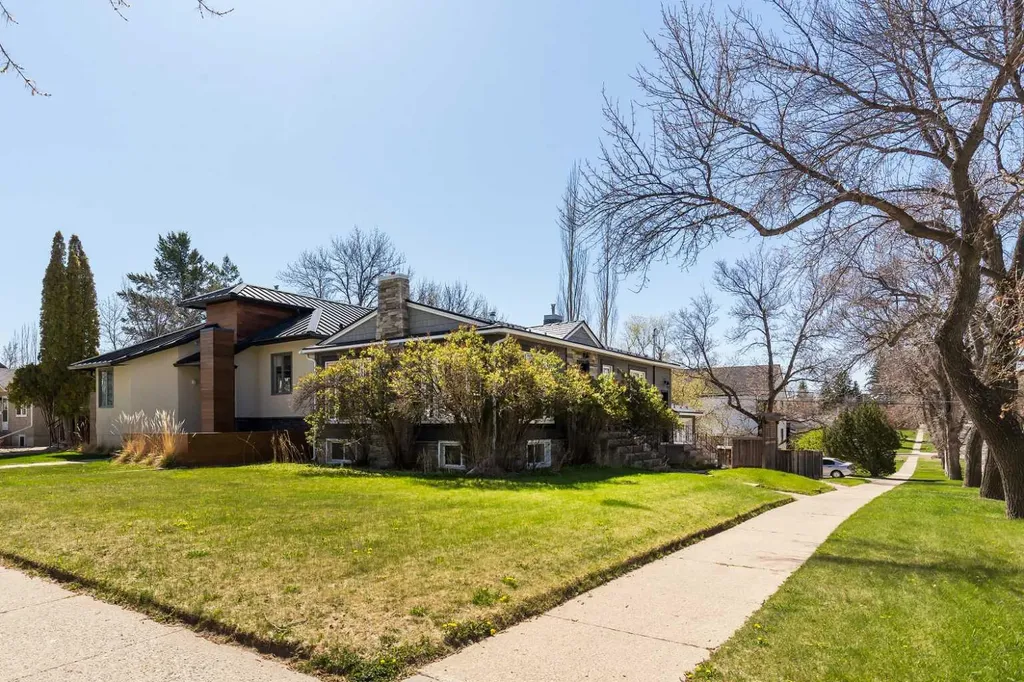 1902 7 Avenue S Lethbridge AB T1J 1M3