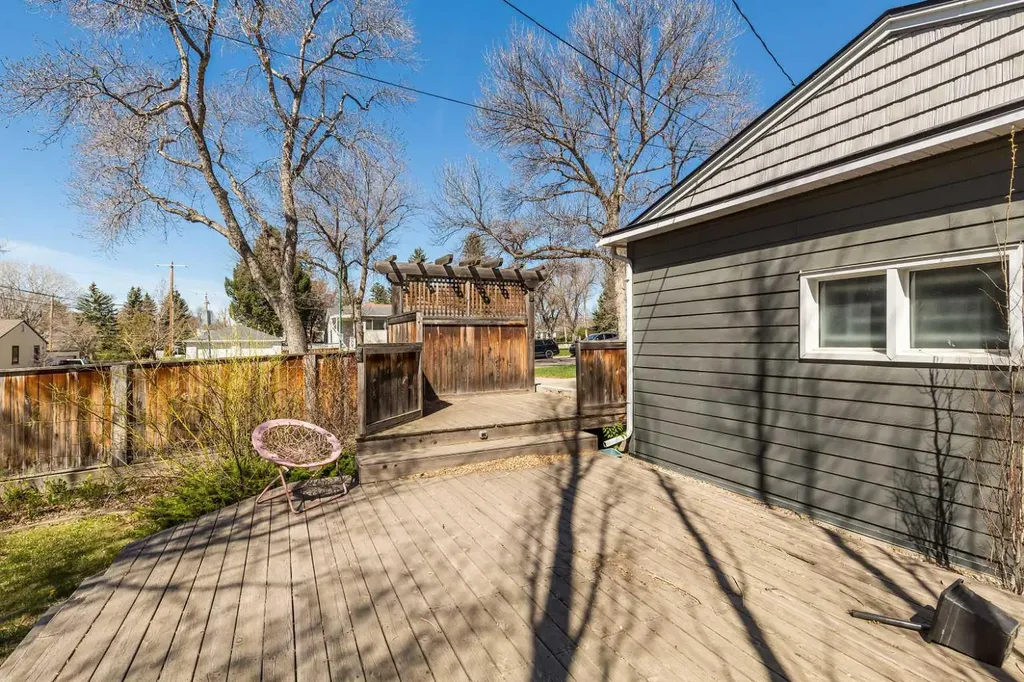 1902 7 Avenue S Lethbridge AB T1J 1M3
