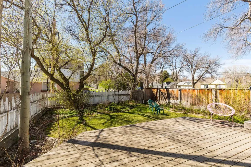 1902 7 Avenue S Lethbridge AB T1J 1M3