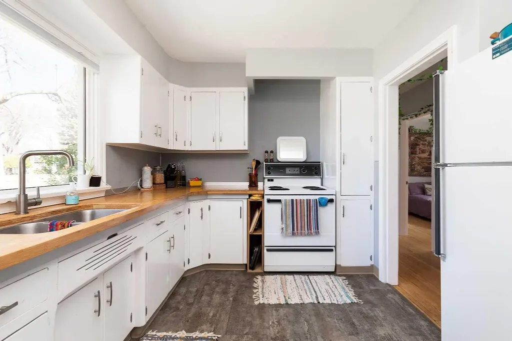 1902 7 Avenue S Lethbridge AB T1J 1M3