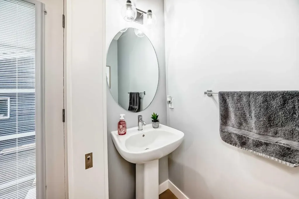 804 Lawthorn Way SE Airdrie AB T4A3M9