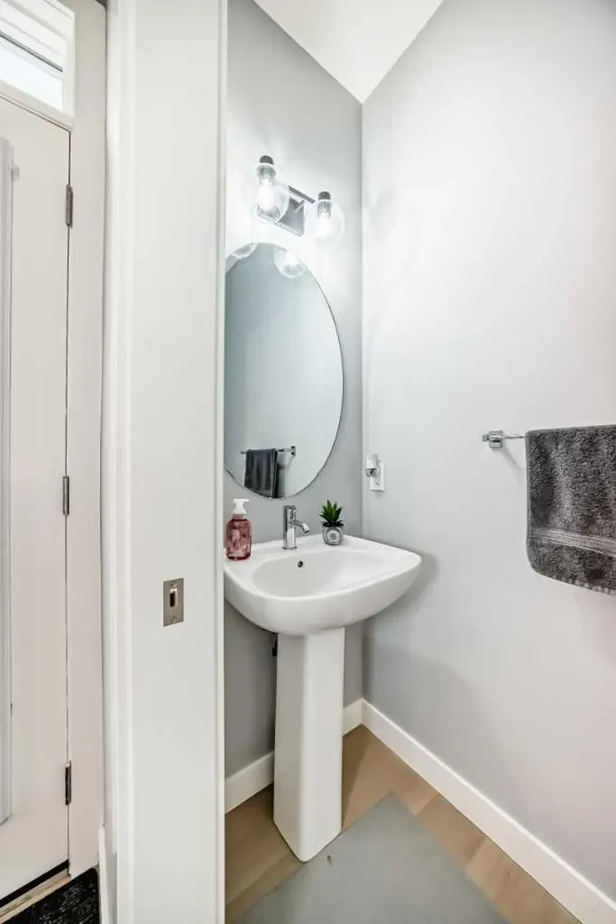 804 Lawthorn Way SE Airdrie AB T4A3M9