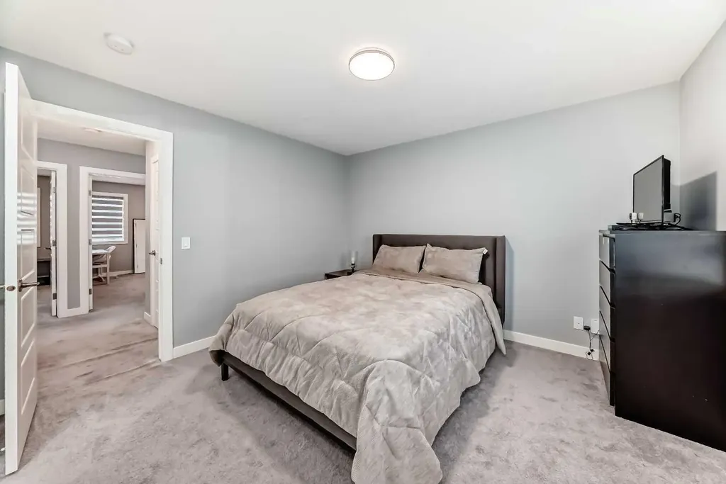 804 Lawthorn Way SE Airdrie AB T4A3M9