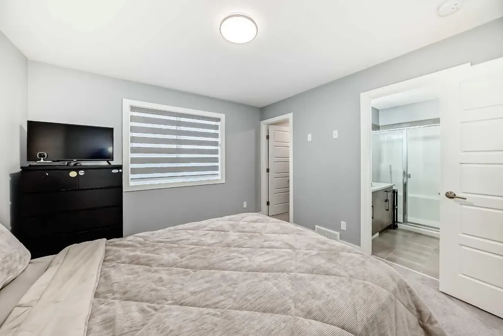 804 Lawthorn Way SE Airdrie AB T4A3M9