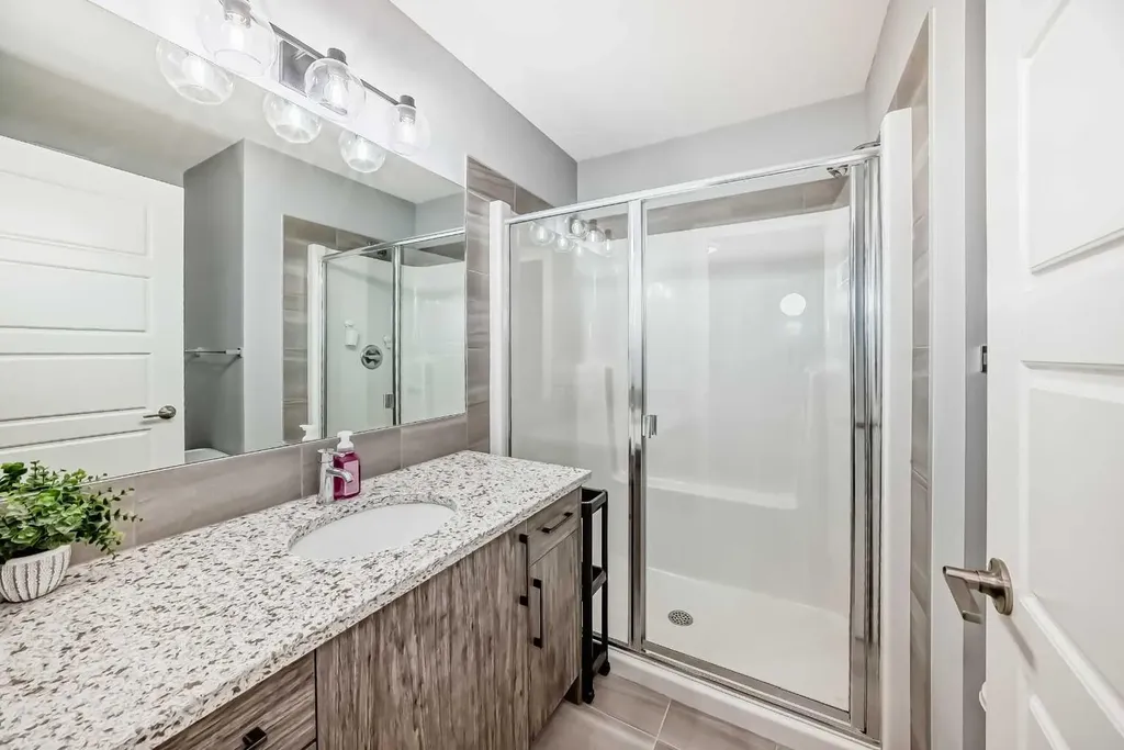 804 Lawthorn Way SE Airdrie AB T4A3M9
