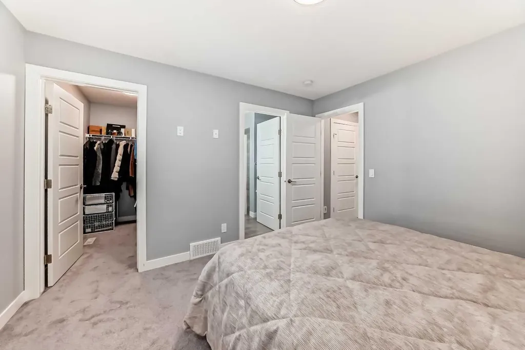 804 Lawthorn Way SE Airdrie AB T4A3M9