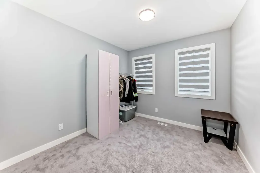804 Lawthorn Way SE Airdrie AB T4A3M9