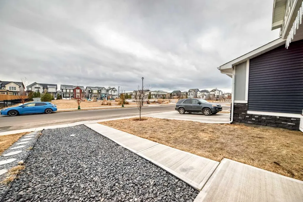 804 Lawthorn Way SE Airdrie AB T4A3M9