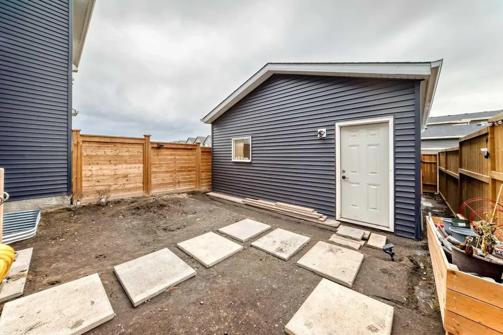 804 Lawthorn Way SE Airdrie AB T4A3M9
