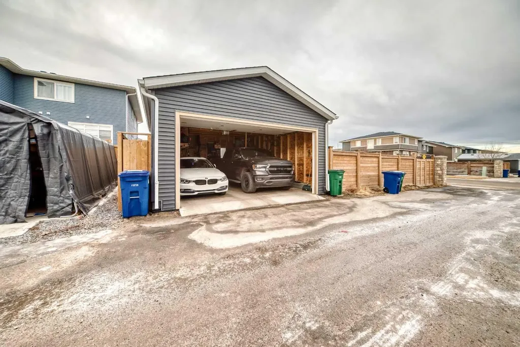 804 Lawthorn Way SE Airdrie AB T4A3M9