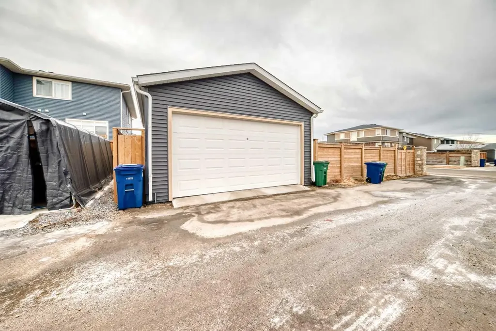 804 Lawthorn Way SE Airdrie AB T4A3M9