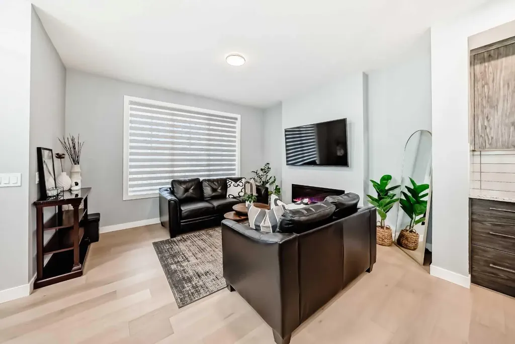 804 Lawthorn Way SE Airdrie AB T4A3M9