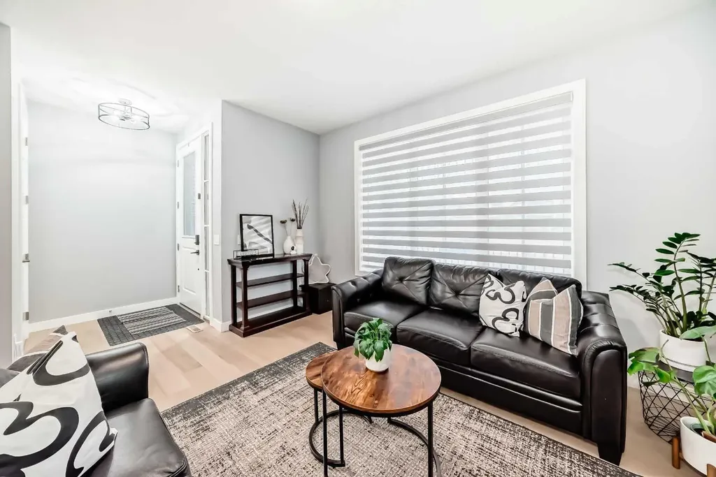 804 Lawthorn Way SE Airdrie AB T4A3M9