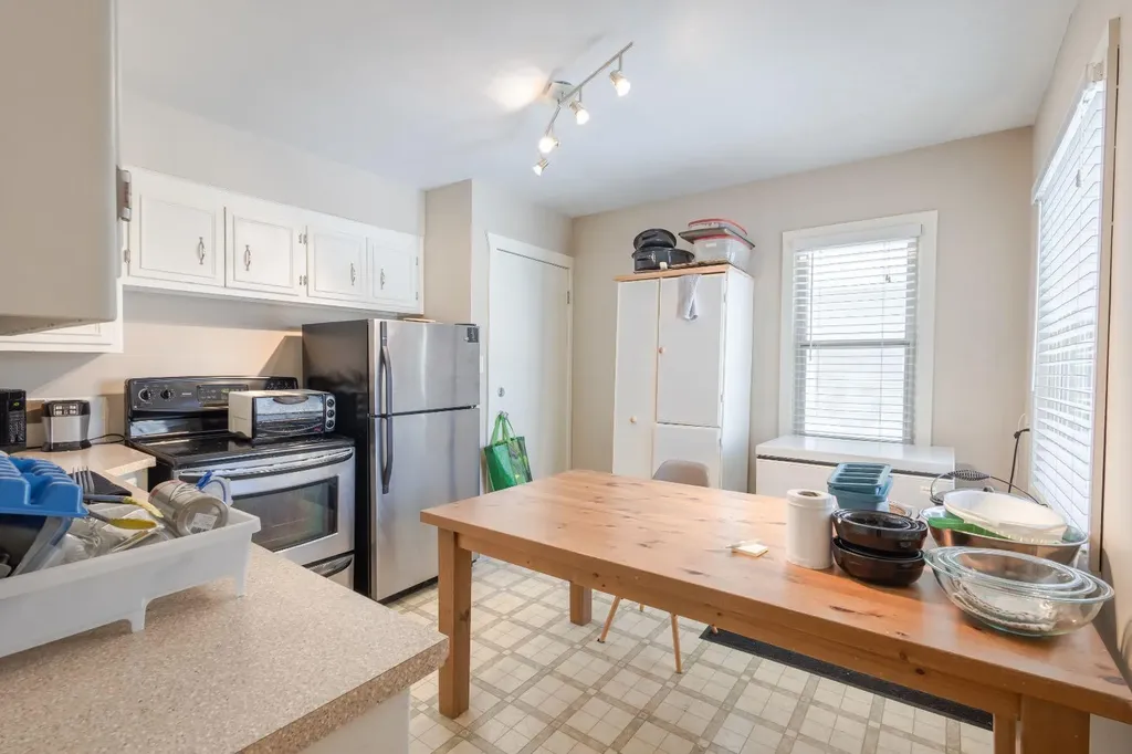 719 27 Avenue NW Calgary AB T2M2J4