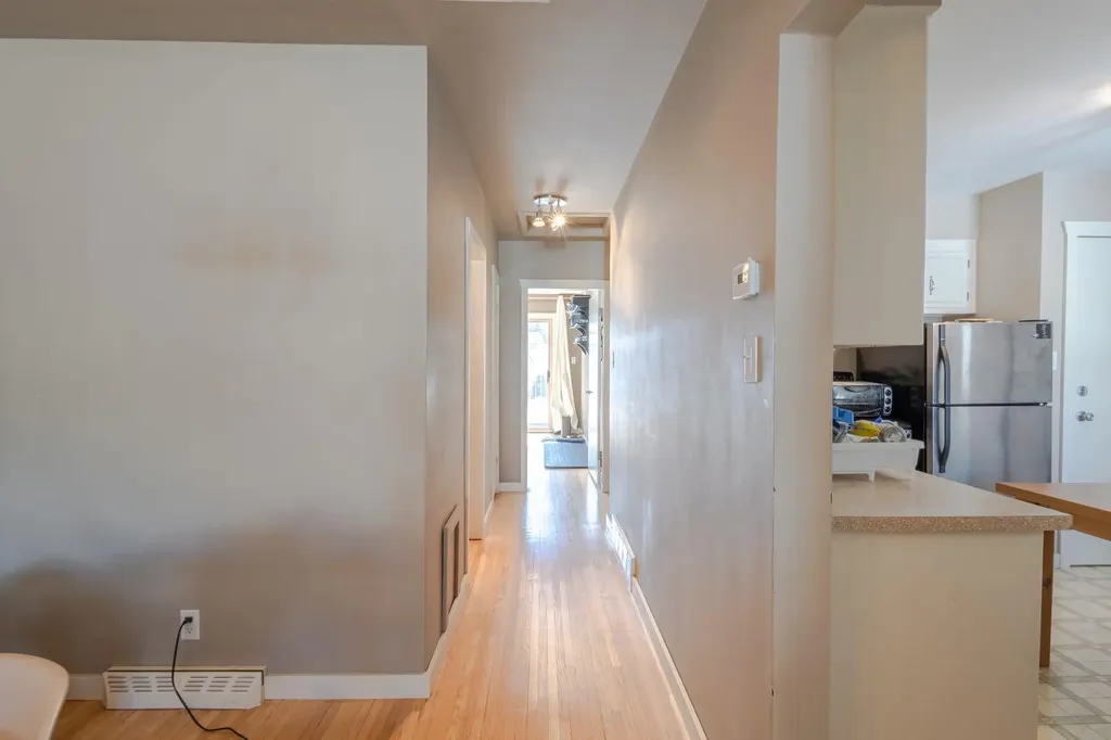 719 27 Avenue NW Calgary AB T2M2J4
