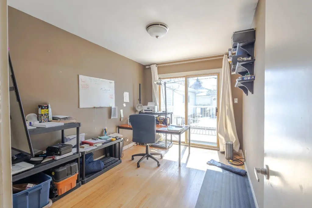 719 27 Avenue NW Calgary AB T2M2J4
