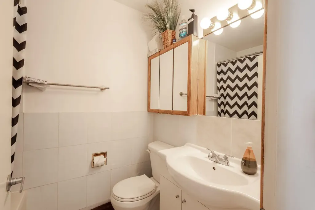 719 27 Avenue NW Calgary AB T2M2J4