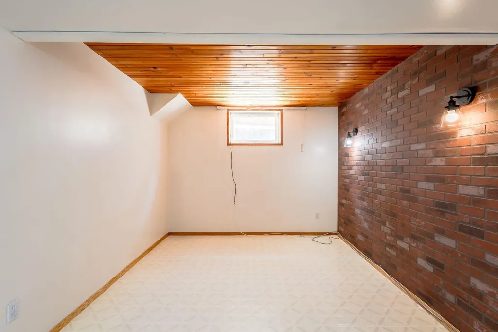 719 27 Avenue NW Calgary AB T2M2J4