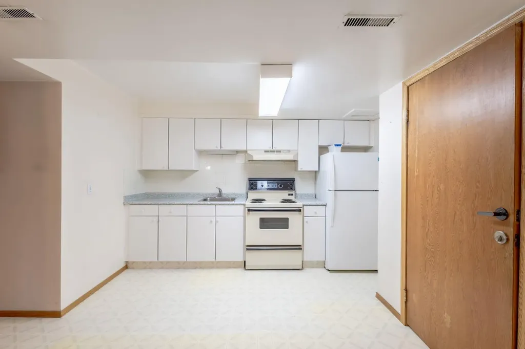 719 27 Avenue NW Calgary AB T2M2J4