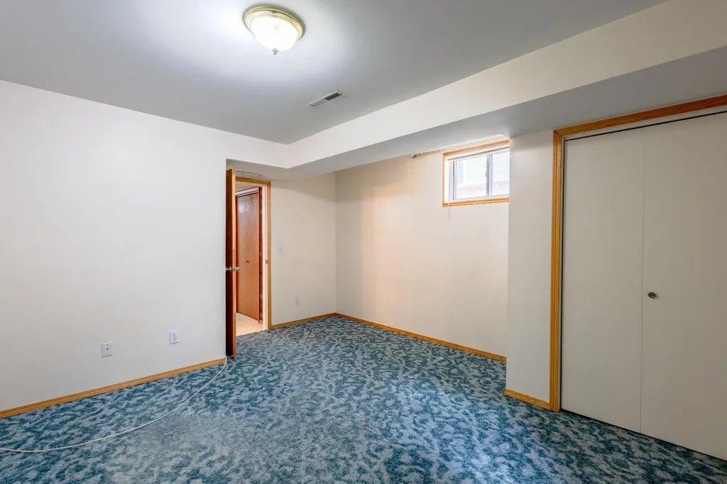 719 27 Avenue NW Calgary AB T2M2J4