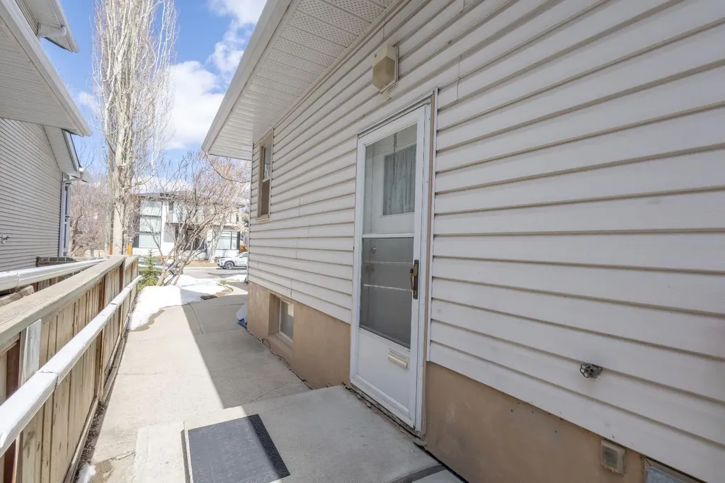 719 27 Avenue NW Calgary AB T2M2J4
