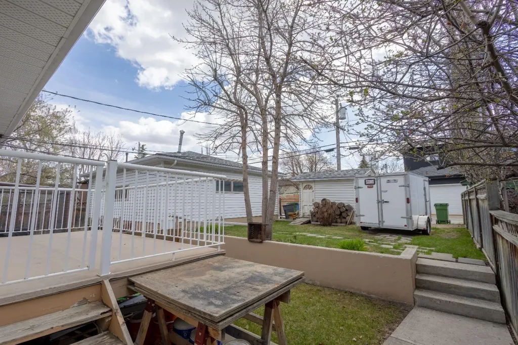 719 27 Avenue NW Calgary AB T2M2J4
