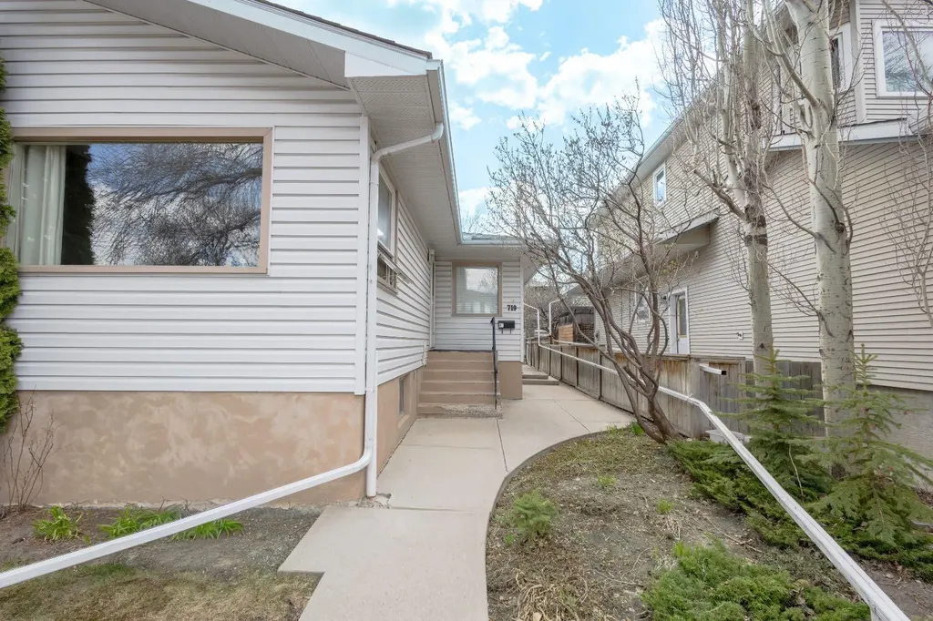 719 27 Avenue NW Calgary AB T2M2J4