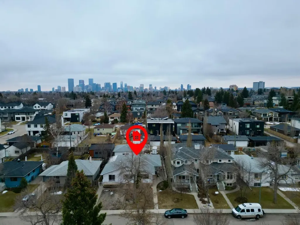 719 27 Avenue NW Calgary AB T2M2J4