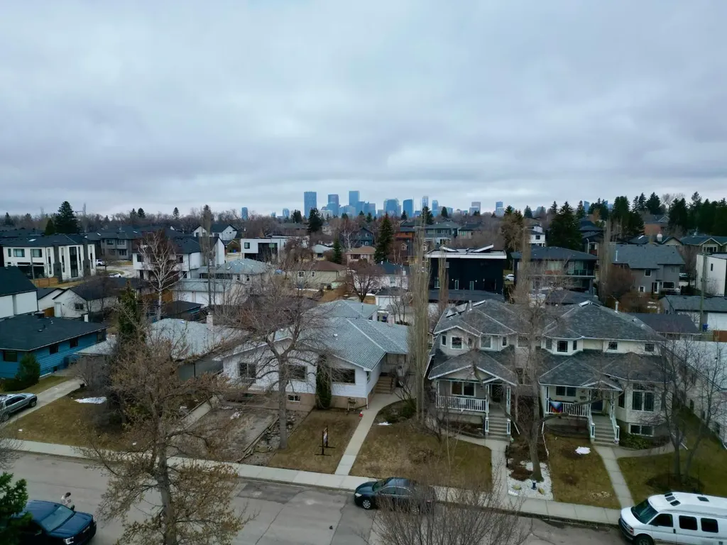 719 27 Avenue NW Calgary AB T2M2J4