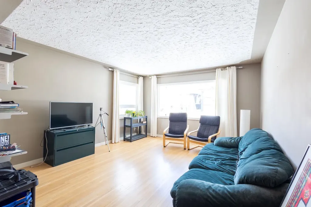719 27 Avenue NW Calgary AB T2M2J4