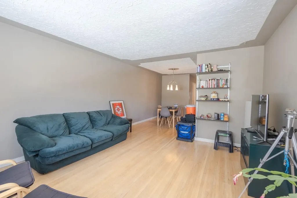719 27 Avenue NW Calgary AB T2M2J4
