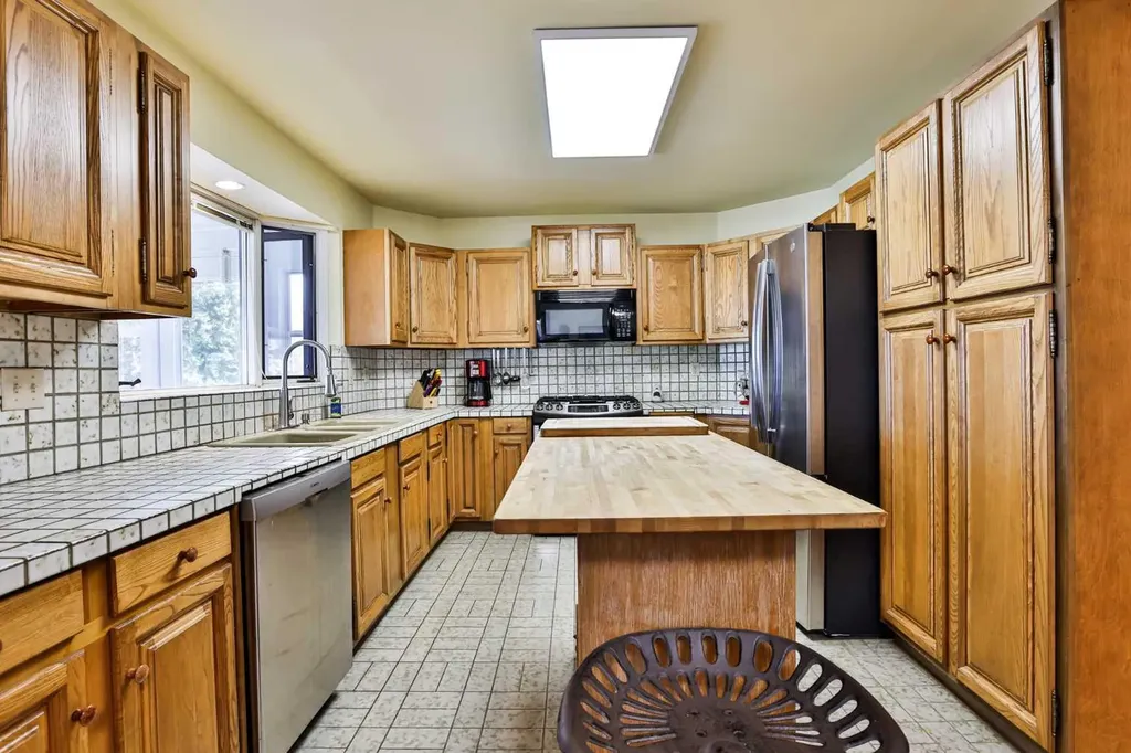 86 Chippewa Crescent W Lethbridge AB T1K5B5