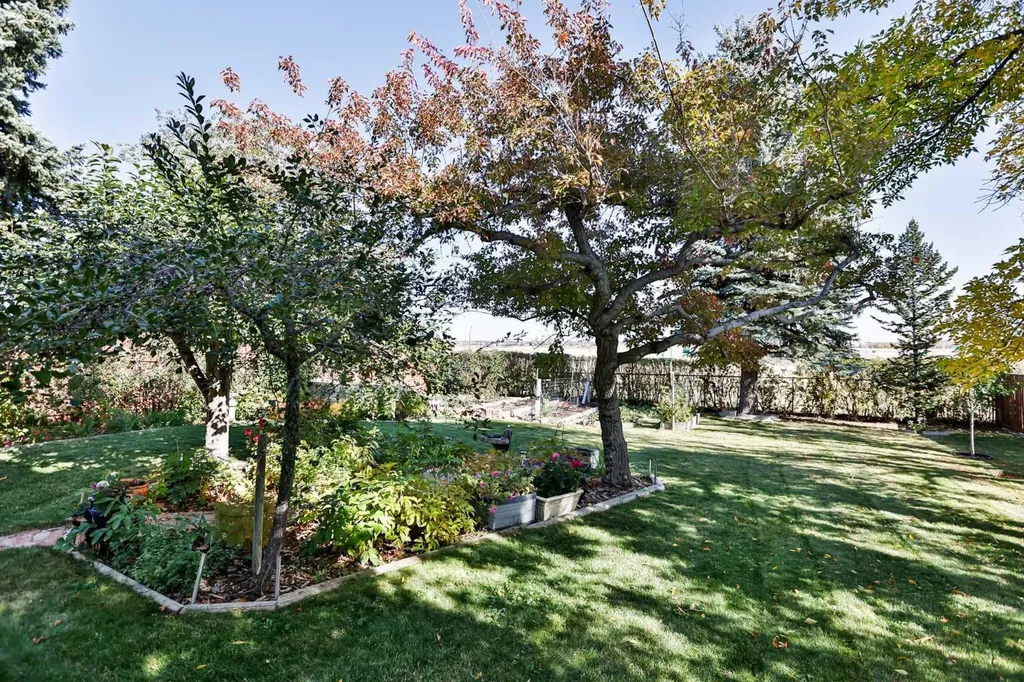86 Chippewa Crescent W Lethbridge AB T1K5B5
