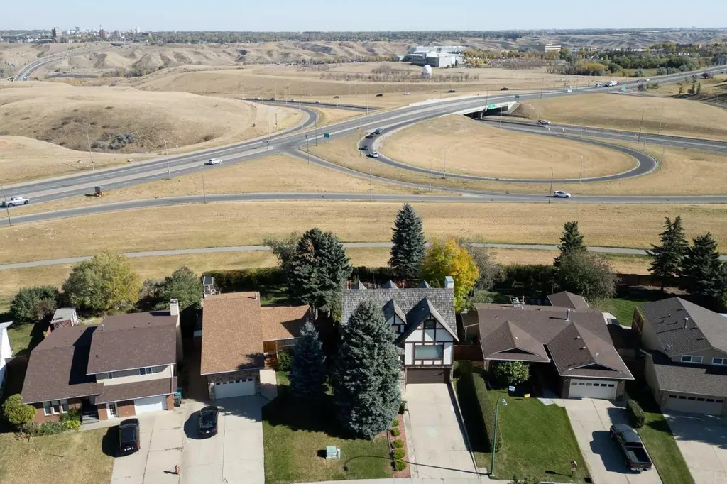 86 Chippewa Crescent W Lethbridge AB T1K5B5