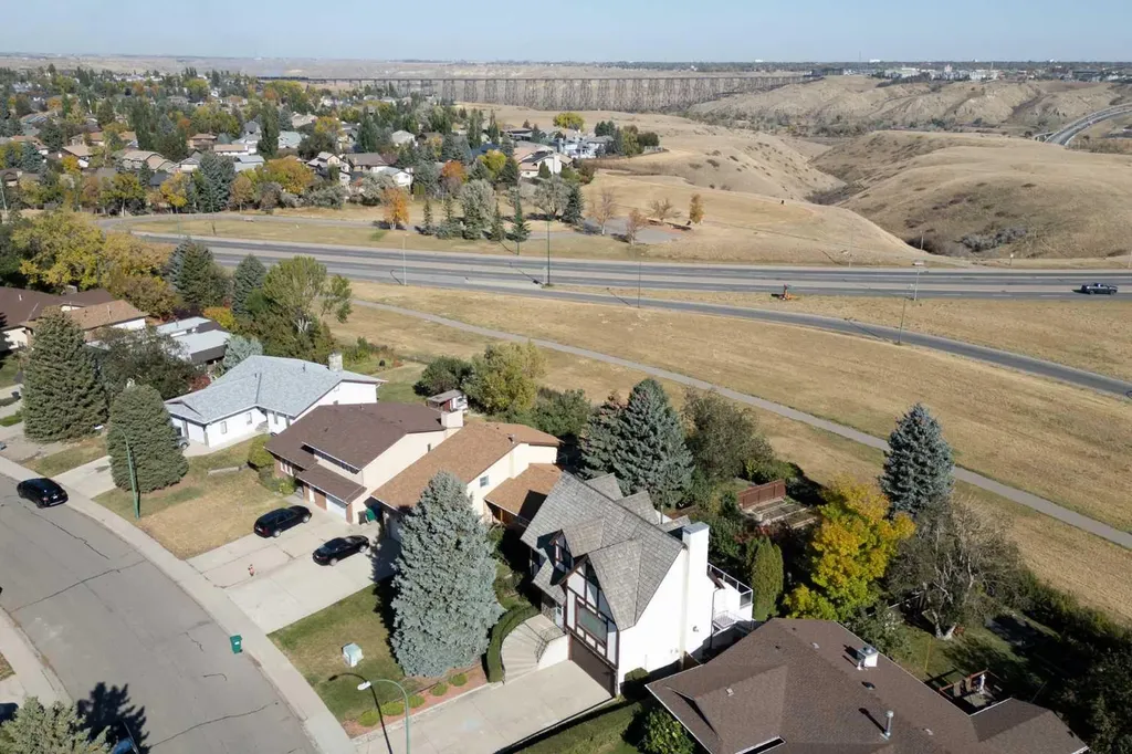 86 Chippewa Crescent W Lethbridge AB T1K5B5