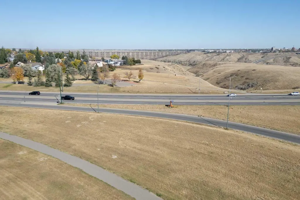 86 Chippewa Crescent W Lethbridge AB T1K5B5