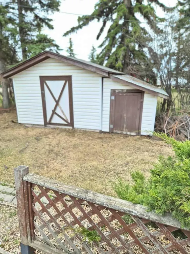707 3 Avenue Beaverlodge AB T0H 0C0
