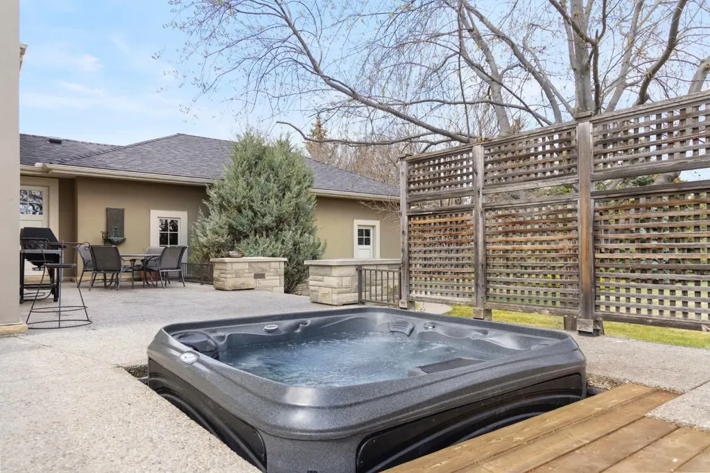 28 Pinnacle Ridge Drive Rural Rocky View County AB T3Z3N7