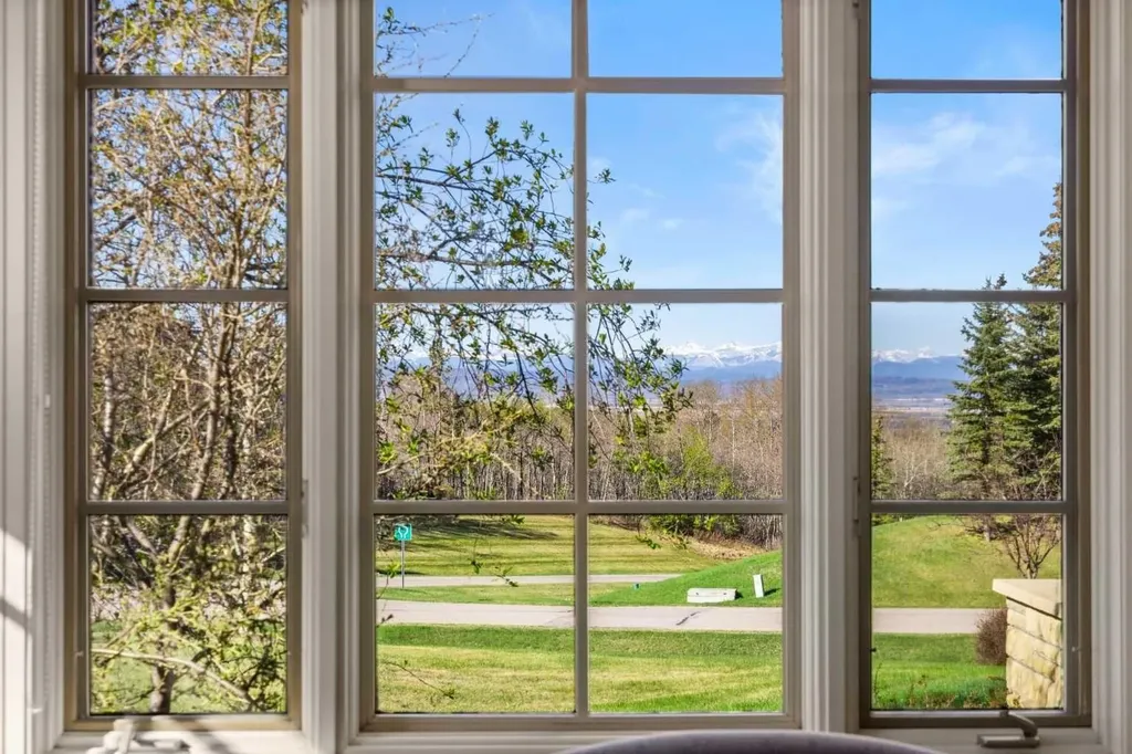 28 Pinnacle Ridge Drive Rural Rocky View County AB T3Z3N7