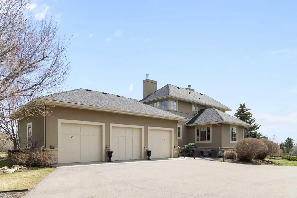 28 Pinnacle Ridge Drive Rural Rocky View County AB T3Z3N7
