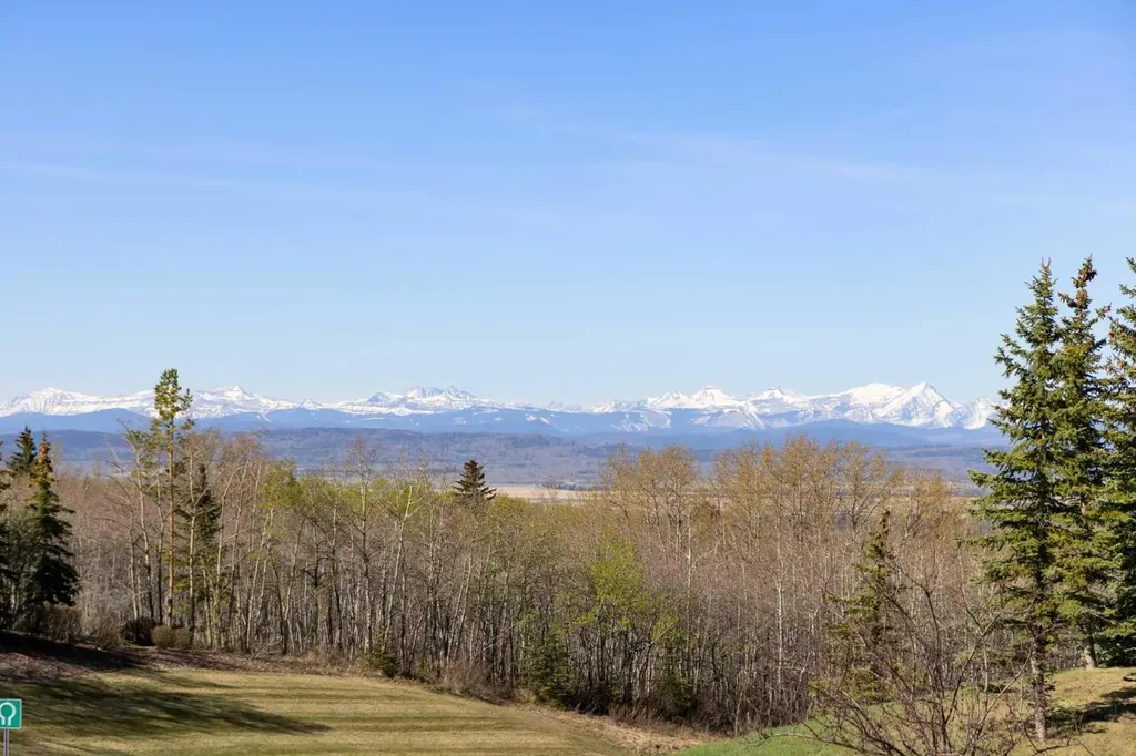 28 Pinnacle Ridge Drive Rural Rocky View County AB T3Z3N7