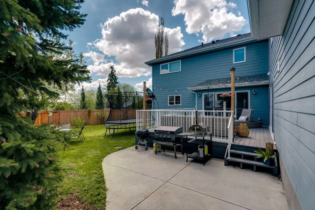 37 Highwood Place NW Calgary AB T2K 2B9